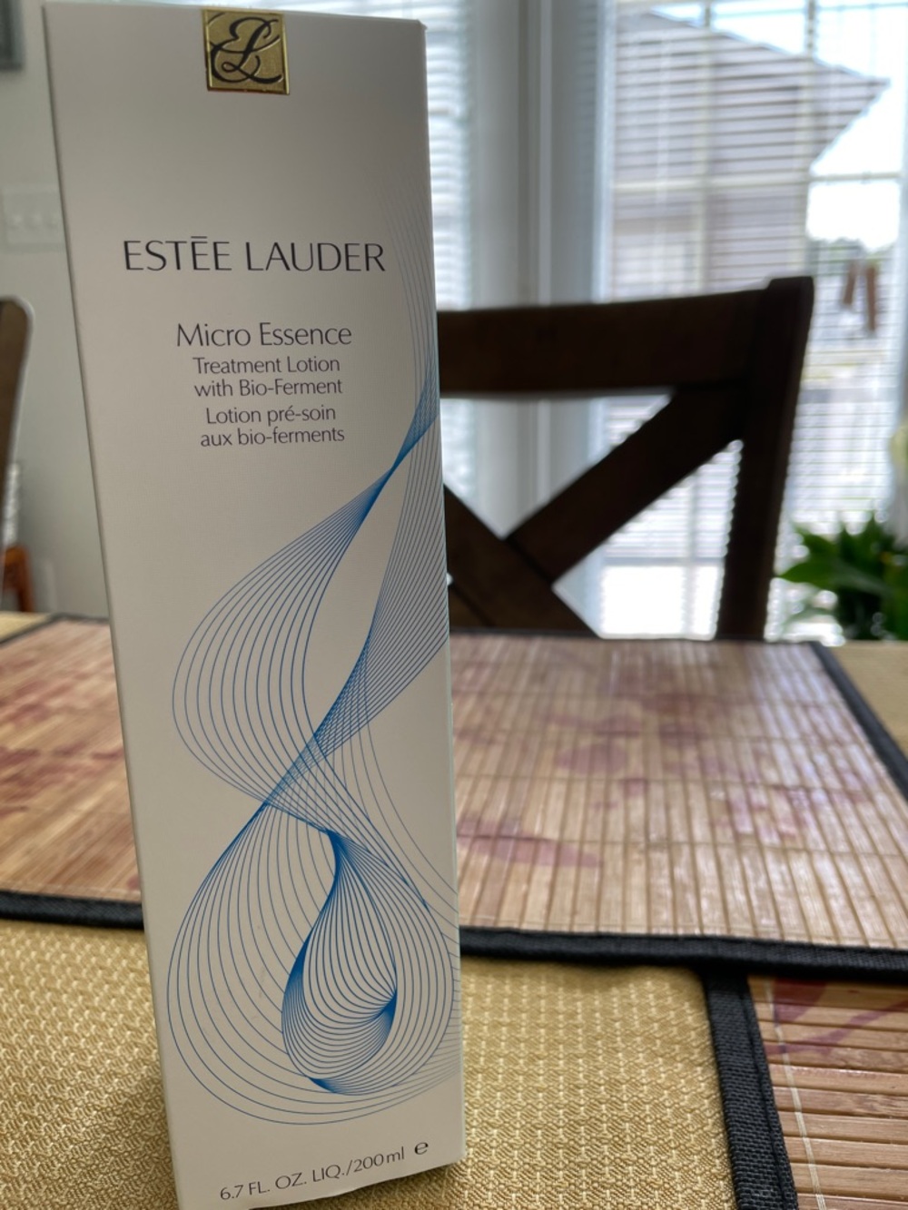 Estee Lauder Micro Essence Treatment Lotion - White & Blue